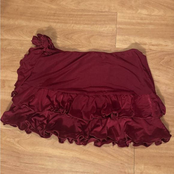 pretty little thing | burgundy slinky ruffle mini skirt - Picture 2 of 4